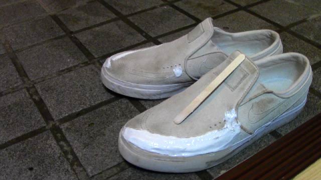 スケボーシューズの補強 穴が開く前にシューグーで修繕する方法 ころころブログ